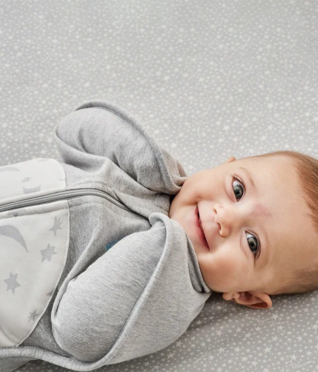 Emmaillotage bras levés